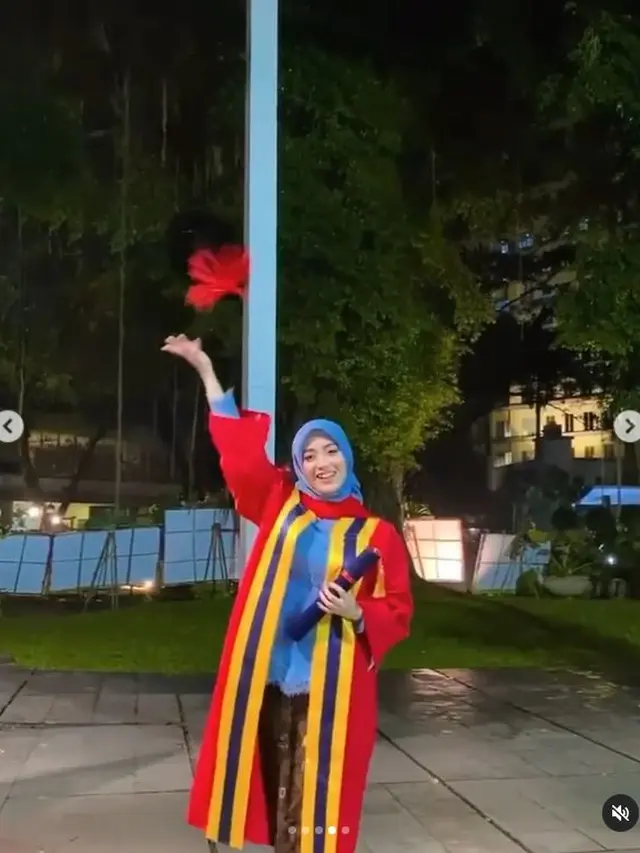 Lulus Kuliah 3,5 Tahun, Ini 7 Potret Wisuda Nabilah Ayu Eks JKT48
