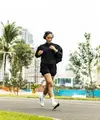 Selain menikmati suasana jalanan yang lebih lengang, hari bebas kendaraan dapat dimanfaatkan untuk membangun kebiasaan jalan sehat secara bertahap. (Foto/Dok: Pexels)