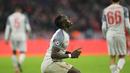 Selebrasi gol pertama Sadio Mane pada leg kedua, babak 16 besar Liga Champions yang berlangsung di Stadion Allianz Arena, Munchen, Kamis (14/3). Liverpool menang 3-1. (AFP/Christof Stache)
