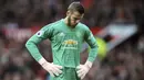 Kiper Manchester United, David de Gea, tampak kecewa usai diimbangi Wolverhampton Wanderers pada laga Premier League di Stadion Old Trafford, Sabtu (22/9/2018). Manchester United ditahan 1-1 oleh Wolverhampton. (AP/Rui Vieira)