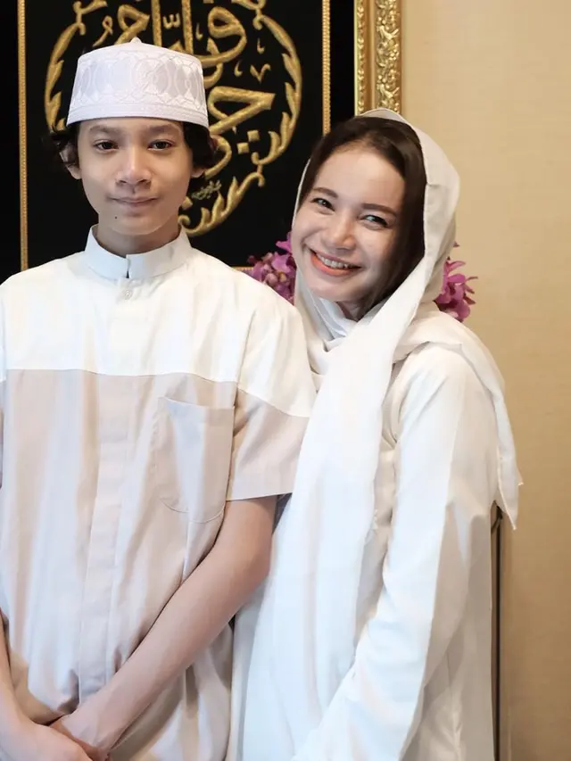 6 Potret Kebersamaan Rossa dan Anaknya, Bak Kakak Adik