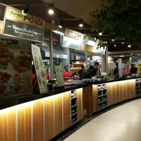 Menyajikan berbagai jenis makanan cita rasa lokal hingga internasional, inilah tempat nongkrong di Jakarta Selatan yang wajib kamu kunjungi.