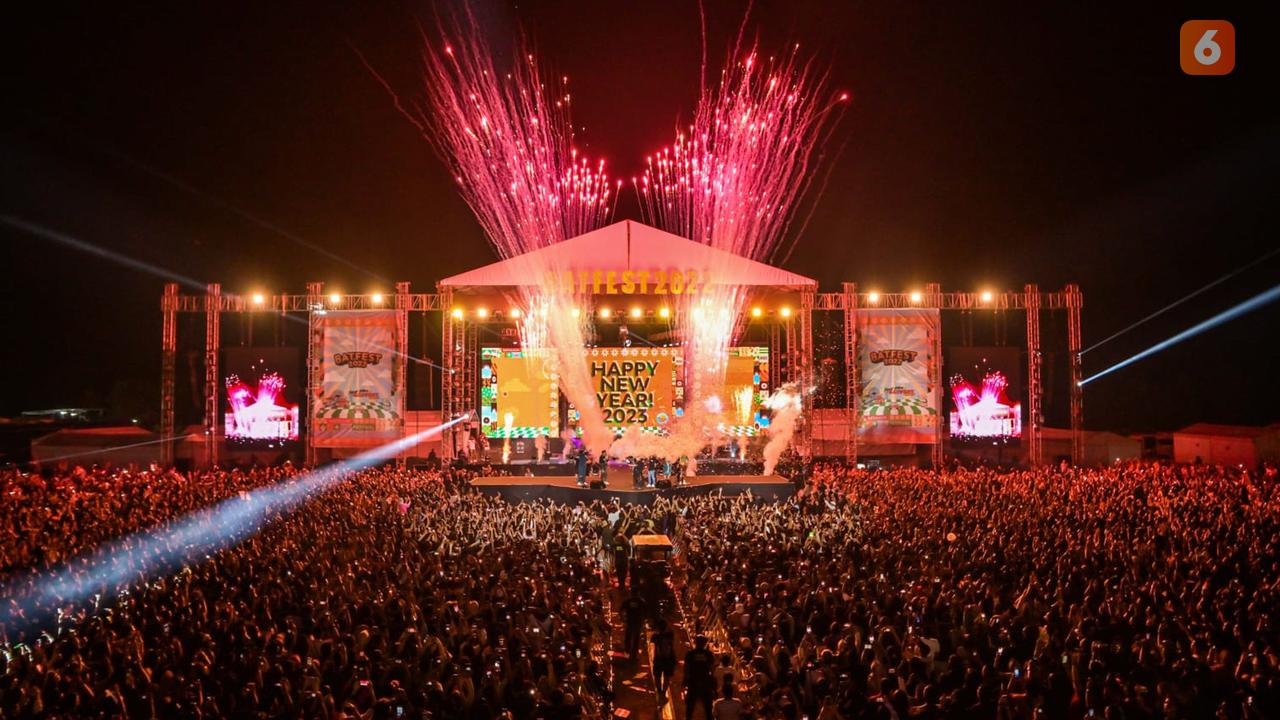 Pesta kembang api Batulicin Festival (Batfest) 2022 berhasil tercatat dalam rekor Muri untuk bentang pijar yang mencapai 1 kilometer atau 1.000 meter,