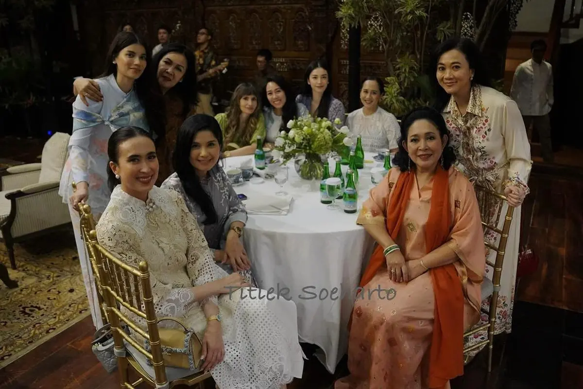 Pesona Anggun Titiek Soeharto di Ramadan Terakhir 2024 yang Dikelilingi Para Srikandi, Mulai dari Nagita Salvina hingga Annisa Pohan