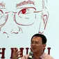 Cagub Petahana Basuki T Purnama (Ahok) memberikan keterangan saat bedah buku "A Man Called Ahok" di Jakarta, Jumat (20/1). Ahok menjadi pembicara utama sekaligus menceritakan beberapa pengalamannya. (Liputan6.com/Johan Tallo)