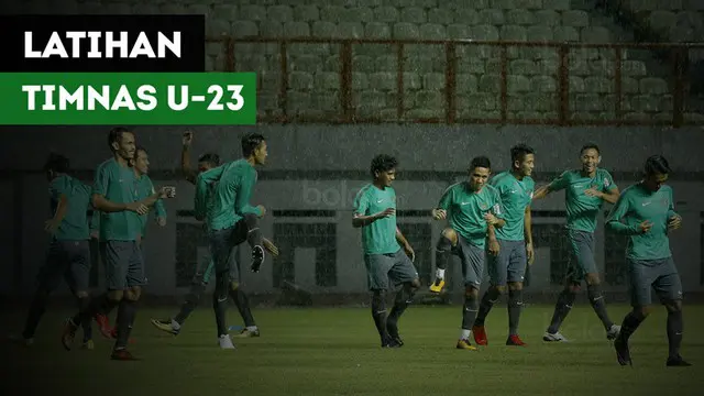 Berita video latihan perdana Timnas Indonesia U-23 untuk laga uji coba melawan Suriah U-23 di Stadion WIbawa Mukti, Cikarang, Selasa (14/11/2017).
