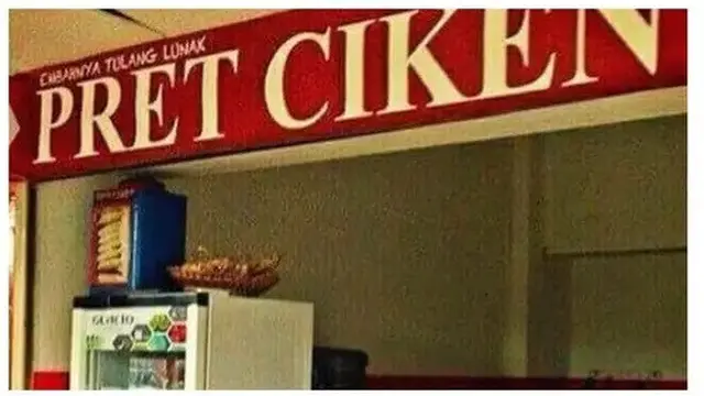 6 Spanduk Jualan Fried Chicken Ini Nyeleneh Banget, Pembeli Tepuk Jidat (sumber: 1cak IG/rumah_shitmeme.id)