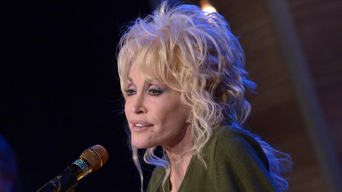 Dolly Parton Wafat, Sabrina Carpenter hingga Eminem Ungkap Memori dengan Sang Legenda