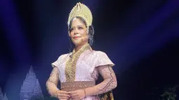 Dalam acara tersebut, musisi 45 tahun ini untuk pertama kalinya menjalankan 2 peran sekaligus yaitu sebagai Music Director dan juga sebagai salah satu penyanyi yang ikut terlibat menyanyikan beberapa lagu. Meski tak mudah, Kikan bersyukur mampu menuntaskan amanat tersebut berkat dukungan dari orang-orang sekitar. (Liputan6.com/IG/@kikankikan)