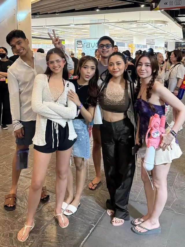 6 Potret Seru Fuji dan Rachel Vennya di Festival Songkran Thailand, Basah Kuyup