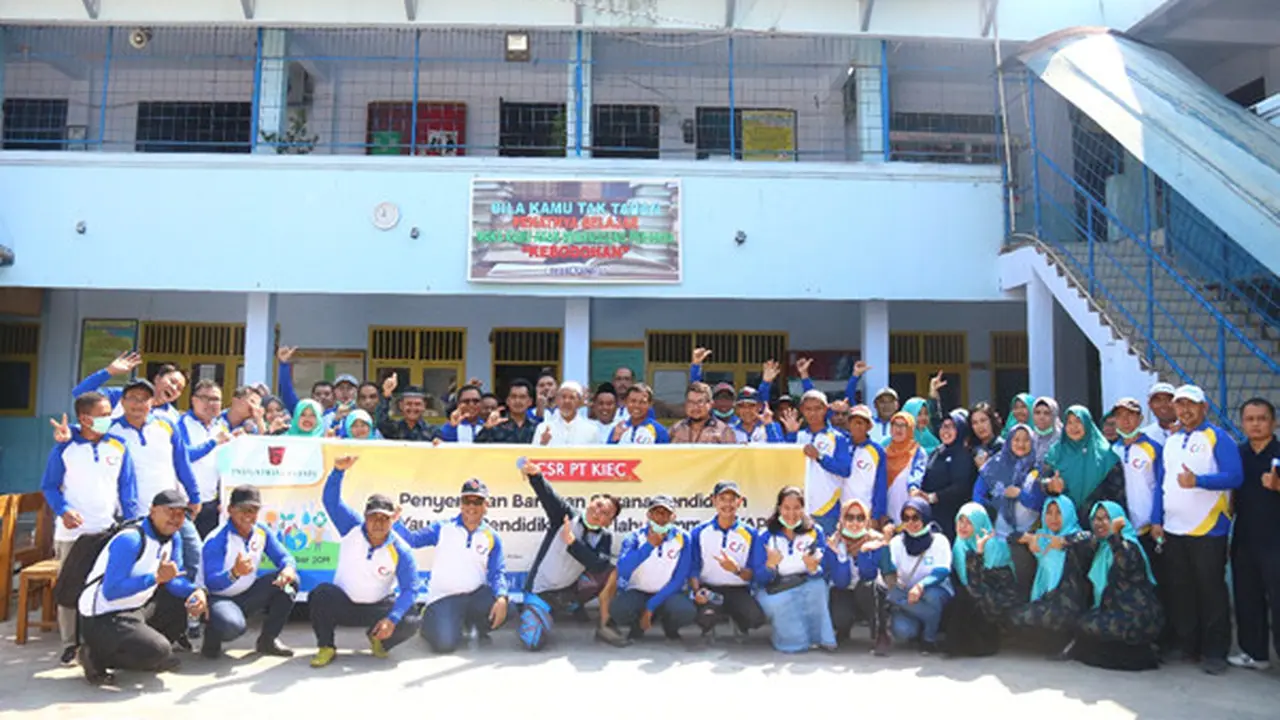 Peduli Pendidikan, KIEC Salurkan Bantuan untuk Laboraturium YAPMU Randakari