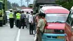 Ratusan sopir angkot di Padang, Sumbar, berunjuk rasa memprotes penambahan armada baru. Sebagai bentuk kekecewaan, mereka menurunkan paksa penumpang dan nyaris terjadi bentrokan.