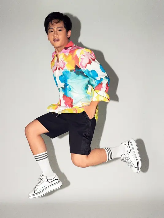 Untuk itu, Randy berencana merayakan tahun baru tidak pergi kemana-mana. Ia sangat menaati peraturan yang dibuat oleh pemerintah demi kondisi yang lebih baik. (Instagram/randymartinnn)