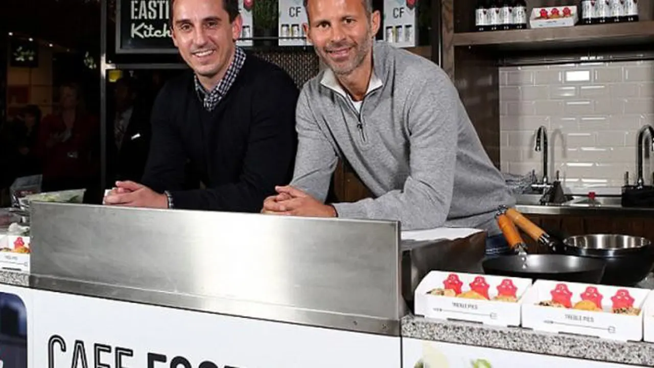 Ryan Giggs dan Gary Neville Berlibur di Bali