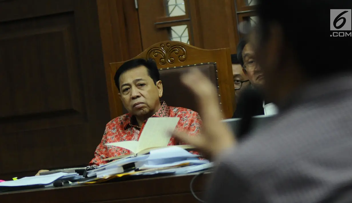 Politisi Partai Demokrat, Mirwan Amir memberi keterangan saat menjadi saksi dalam persidangan dugaan korupsi proyek e-KTP dengan terdakwa Setya Novanto di Pengadilan Tipikor, Jakarta, Kamis (24/1). (Liputan6.com/Helmi Fithriansyah)