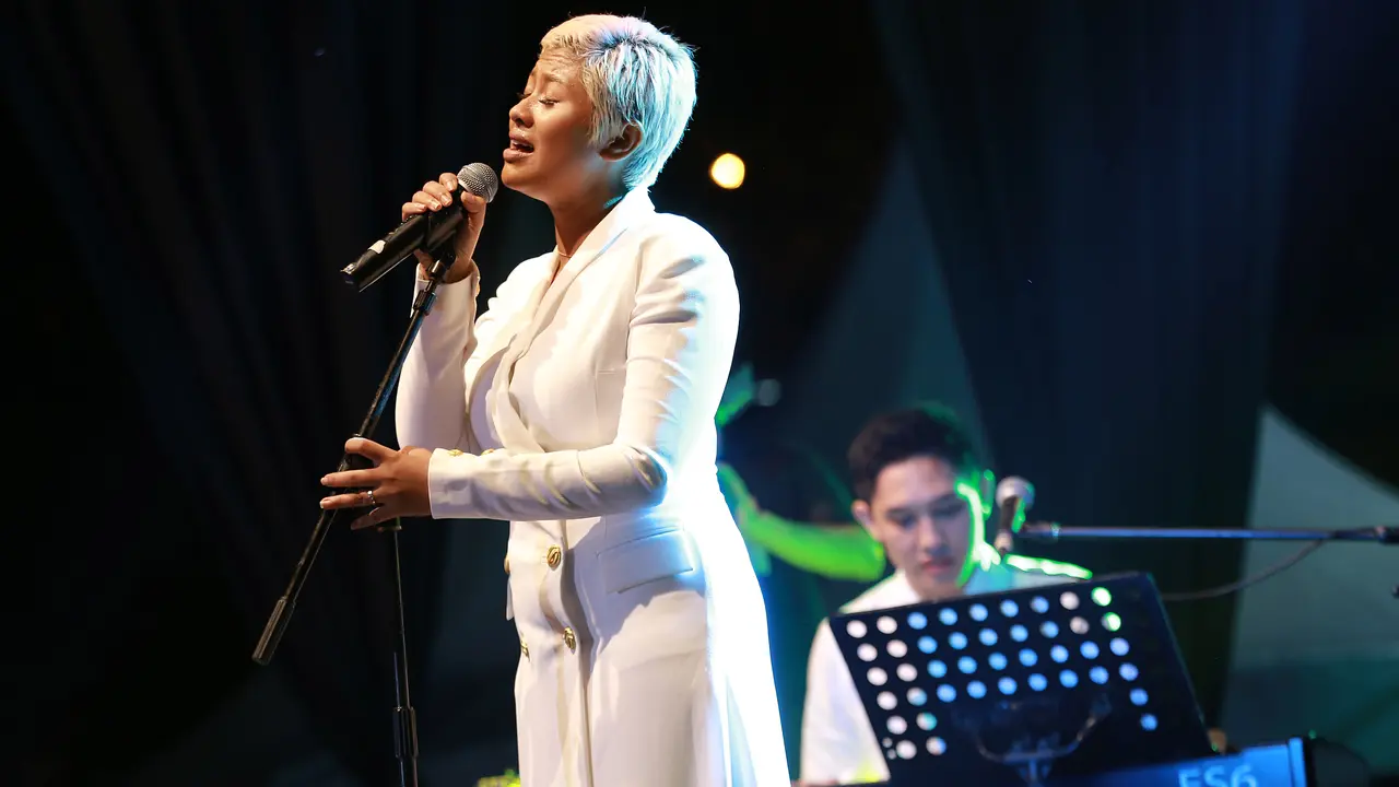 [Bintang] Dira Sugandi 