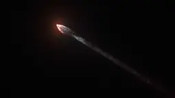Pesawat ruang angkasa Double Asteroid Redirection Test (DART) dengan Roket SpaceX Falcon 9 yang diluncurkan dari Vandenberg Space Force Base terlihat dari Simi Valley, California, AS, 23 November 2021. Dalam jangka pendek, NASA perlu memastikan teknologi DART berfungsi. (AP Photo/Mark J. Terrill)