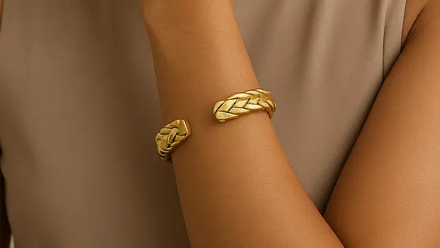 Gelang Emas Rantai Kepang (Image by ChatGPT)