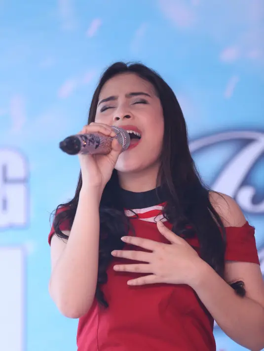 Maia Estianty mengaku ia tertarik untuk memproduseri Prilly Latuconsina. (Andy Masela/Bintang.com) 