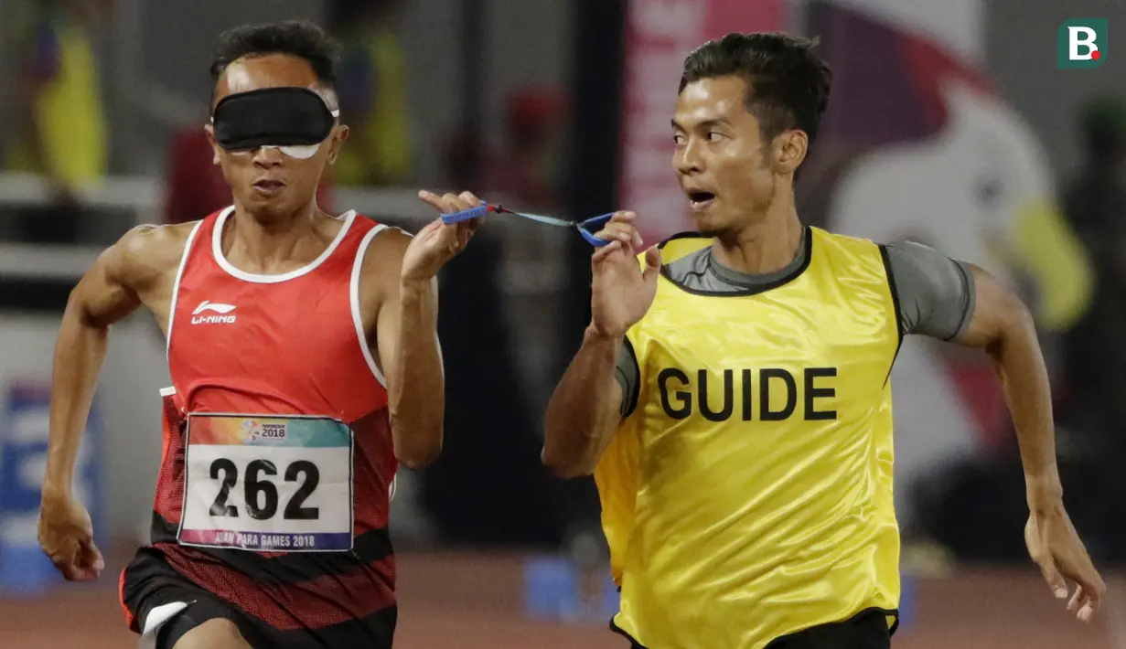 Pelari Indonesia, Abdul Halim Dalimunthe, saat beraksi pada nomor 100M T11 pria pada Asian Para Games di SUGBK, Jakarta, Rabu (10/10/2018). Abdul Halim meraih medali perak. (Bola.com/M Iqbal Ichsan)