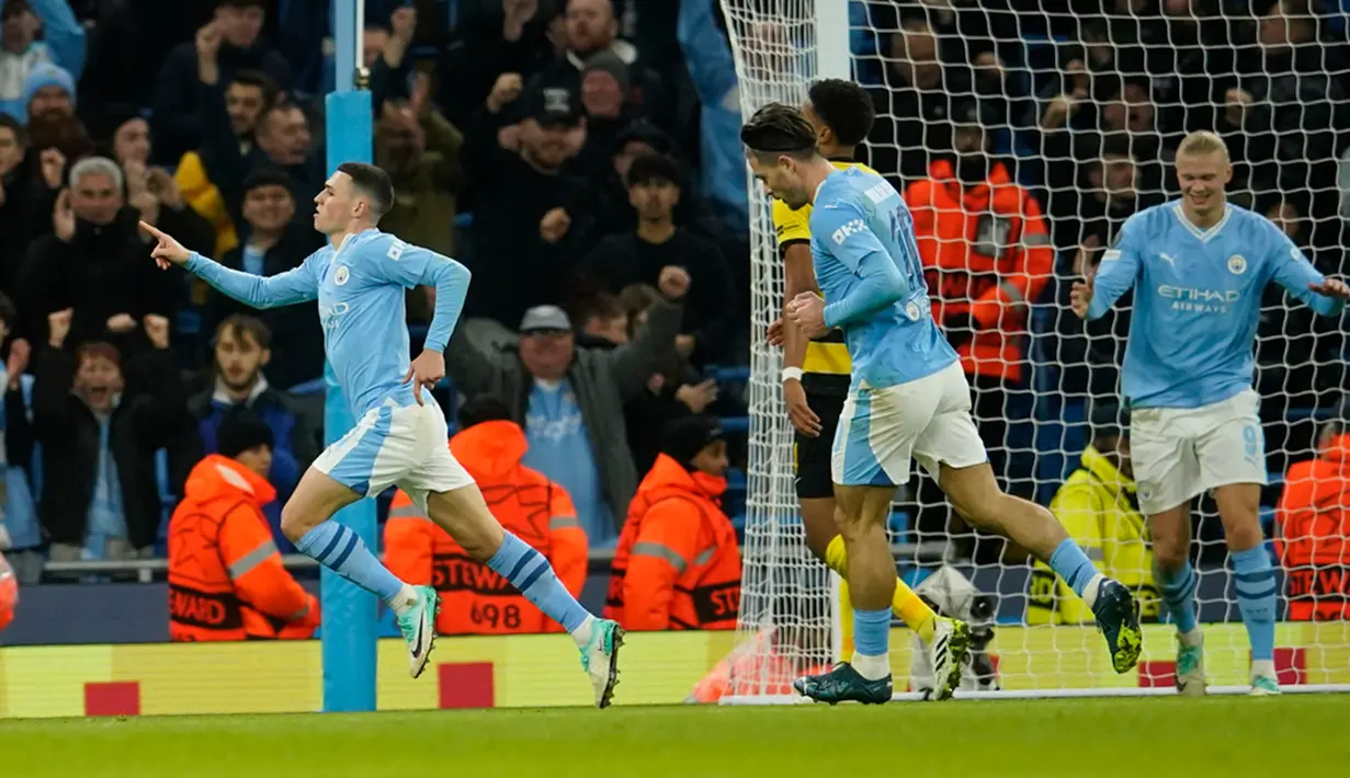 Jelang babak pertama usai, The Citizens menambah keunggulan jadi 2-0 pada menit ke-45+1 setelah Phil Foden menerima assist Jack Grealish. (AP Photo/Dave Thompson)