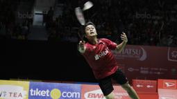 Tunggal putra Indonesia, Anthony Ginting, saat melawan wakil Taiwan, Chou Tien Chen, pada laga semifinal Indonesia Masters 2018 di Istora Senayan, Sabtu (27/1/2018). Anthony Ginting menang 21-16, 13-21, dan 21-12. (Bola.com/M Iqbal Ichsan)