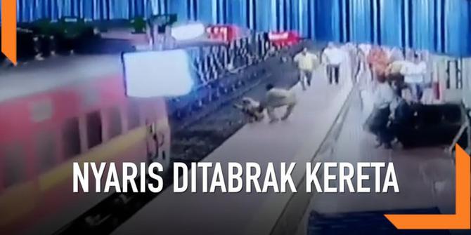 VIDEO: Rekaman Lansia Tunarungu Nyaris Ditabrak Kereta