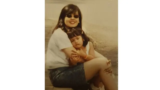 6 Foto Masa Kecil Maudy Ayunda, Imut dan Menggemaskan
