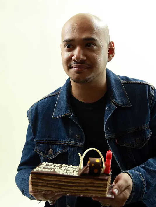 Selain Husein Alatas, akan tampil pula beberapa musisi yang akan menjadi artis pendukung di konser bertajuk Musikukeren : Panggung Sandiwara God Bless, di antaranya, Candil, Maria Calista, Eet Sjahranie, dan Astrid Lea. (Deki Prayoga/Bintang.com)