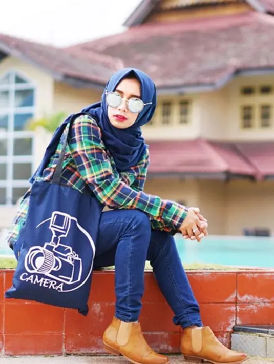 Tak hanya itu, Joyagh yang memiliki wajah yang mungil. Ia pun tetap terlihat manis memakai hijab yang berwarana pastel. (via instagram@joyagh/Bintang.com)