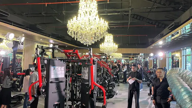 Kualitas Peralatan dan Layanan Terbaik. Salah satu keunggulan Reload Gym adalah penggunaan peralatan berstandar internasional.