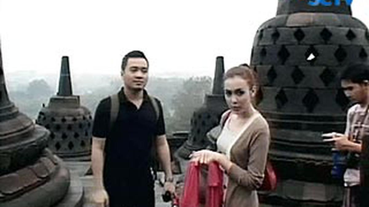 Rianty Liburan ke Borobudur Bersama Pacar