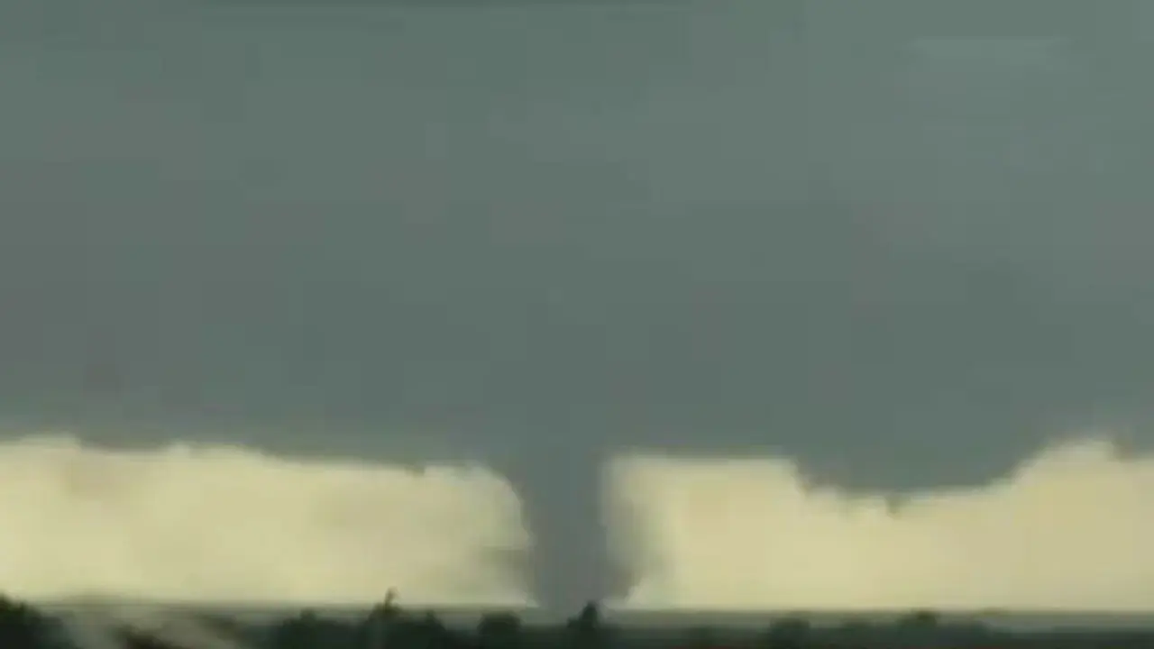 Tolak Penggusuran Ricuh hingga AS Diterjang Tornado