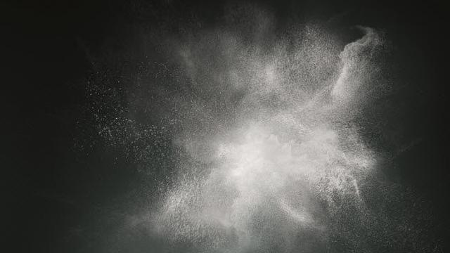 Debu menghalangi Cahaya Matahari.