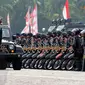 Kapolri Jenderal Polisi Sutarman tampak mengecek kesiapan dalam Apel Gelar Pasukan Operasi Kepolisian Terpusat yang diselengarakan di Lapangan Monas (Liputan6.com/Herman Zakharia)