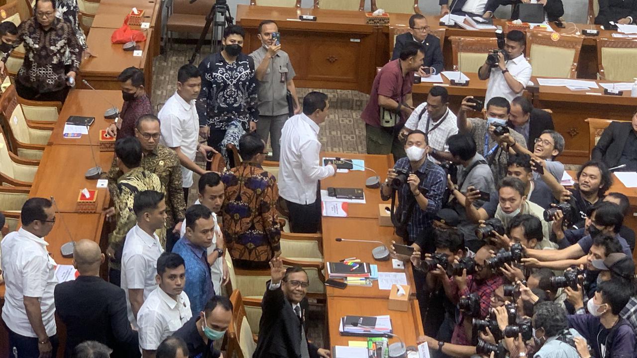 Suasana panas terjadi dalam rapat Komisi III DPR bersama Menko Polhukam Mahfud Md di Kompleks Parlemen Senayan, Rabu (29/3/2023) sore.