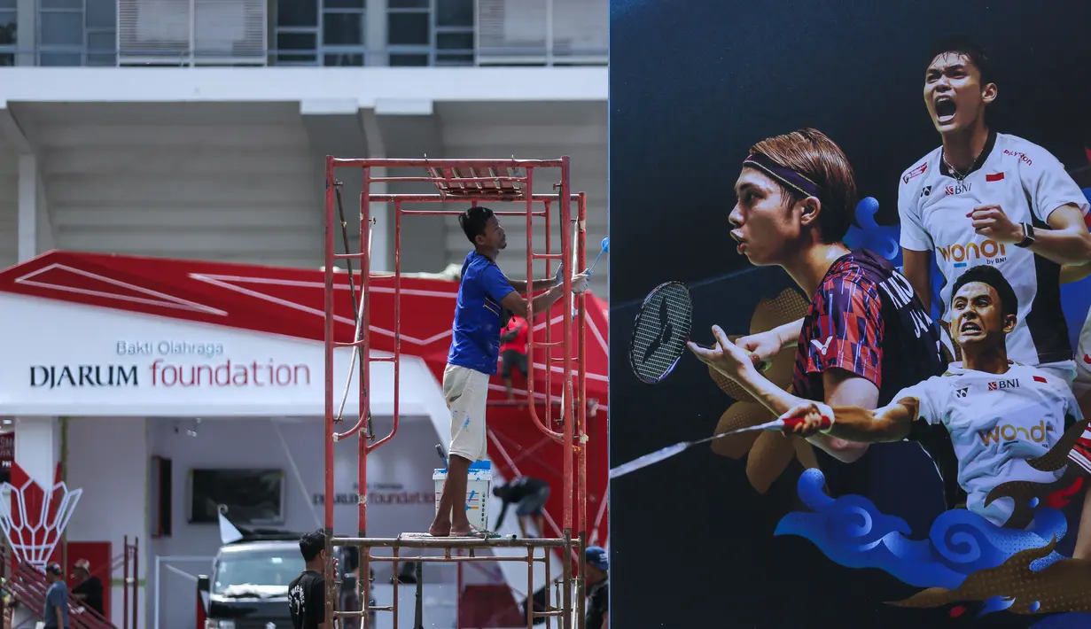 Turnamen BWF World Tour Super 500 ini akan digelar pada Selasa (20/1) hingga Minggu (25/1/2026). Tampak dalam foto, aktivitas pekerja jelang perhelatan Indonesia Masters 2026 di Istora, Kompleks Gelora Bung Karno (GBK), Senayan, Jakarta, Senin (19/1/2026). (Bola.com/Bagaskara Lazuardi)