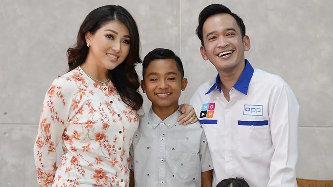 Kedekatan Ruben Onsu Bersama Anak Angkatnya