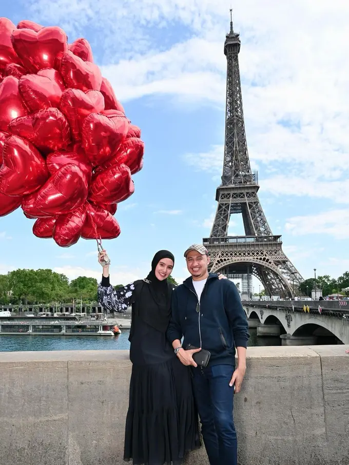 6 Potret Babymoon Kartika Putri dan Habib Usman bin Yahya di Paris, Tampil Mesra