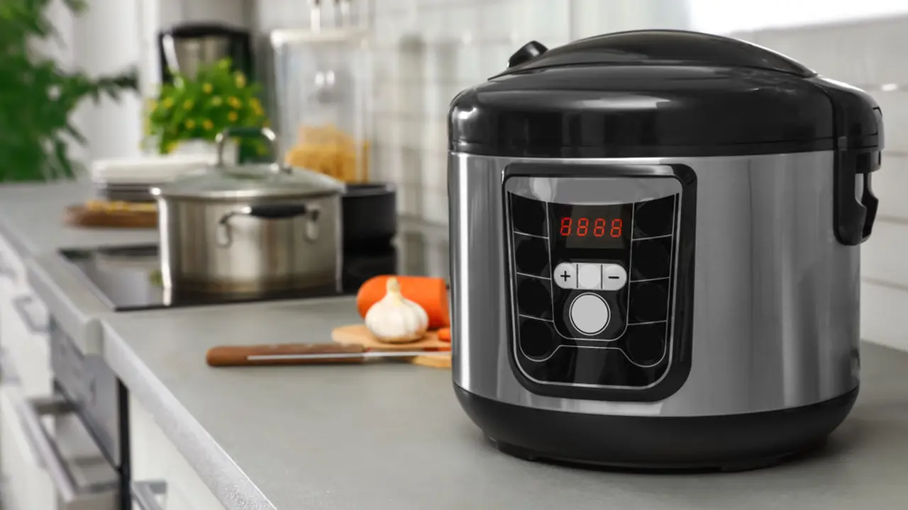ilustrasi rice cooker/New Africa/shutterstock
