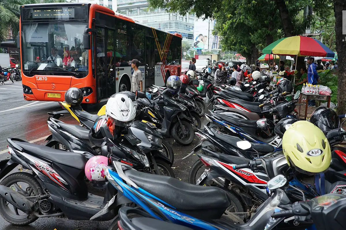 Ramai Peziarah, Kawasan Karet Bivak Macet