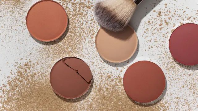 Pilih warna blush yang sesuai dengan jenis dan tipe kulitmu