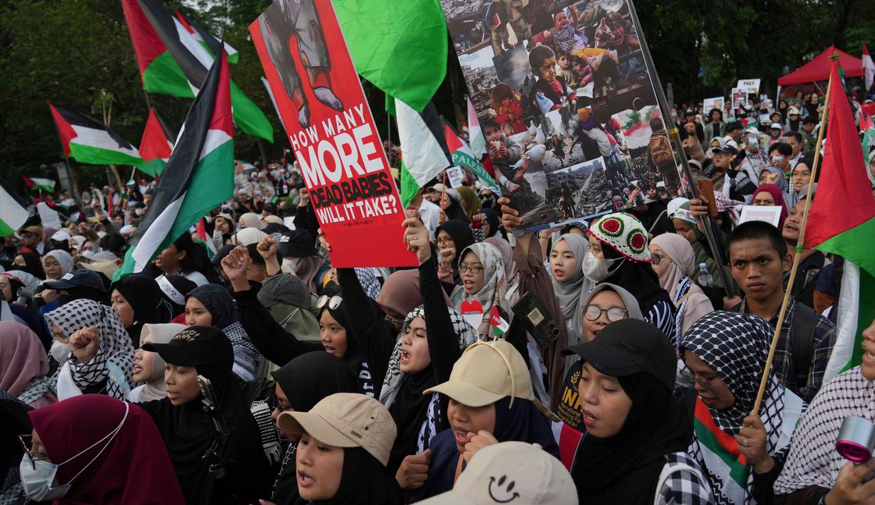 Saat ini, menurut otoritas kesehatan setempat, lebih dari 67.000 warga Palestina tewas akibat serangan Israel di Gaza sejak Oktober 2023 silam. (AP Photo/Achmad Ibrahim)