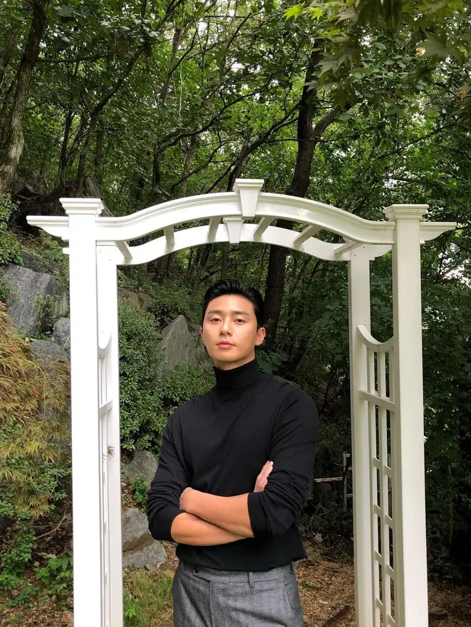 Park Seo JoonMenemani Penggemarnya Belanja Online di Harbolnas 12.12