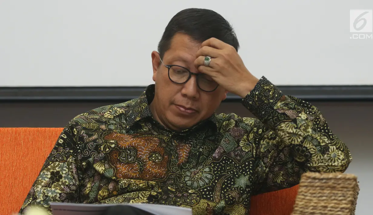 Menteri Agama, Lukman Hakim Saifuddin saat menghadiri diskusi Manfaat Investasi Dana Haji Untuk Umat di gedung Kemkoinfo, Jakarta, Sabtu (5/8). Diskusi dihadiri Menteri PPN/Kepala Bappenas, Bambang Brodjonegoro. (Liputan6.com/Helmi Fithriansyah)