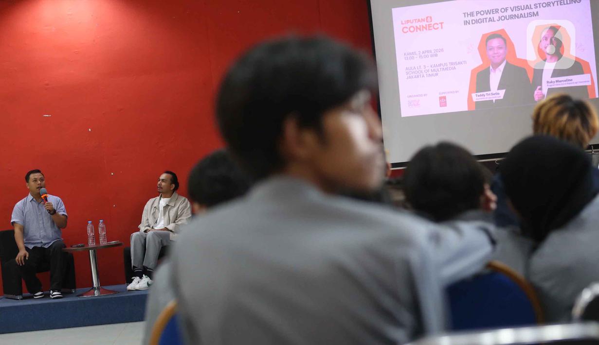 Sebagai informasi, Liputan6 Connect merupakan ruang interaktif bagi mahasiswa untuk terhubung langsung dengan praktisi industri media digital. Tampak dalam foto, Jurnalis Liputan6.com, Teddy Tri Setio Berty (kiri) bersama Program Director KapanLagi Youniverse, Roky Marcelino, saat memberi materi dengan tema “The Power of Visual Storytelling in Digital Journalism,” dalam program Liputan6 Connect di Aula Lantai 3 Kampus Trisakti School of Multimedia, Jakarta Timur, pada Kamis 2 April 2026. (Liputan6.com/Helmi Fithriansyah)