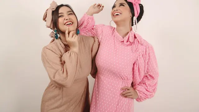 Selalu Kompak, Ini 6 Potret Dewi Persik dan Lebby Wilayati Pakai Baju Kembar