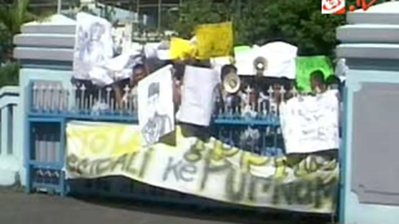 110707ademo-pelajar.jpg