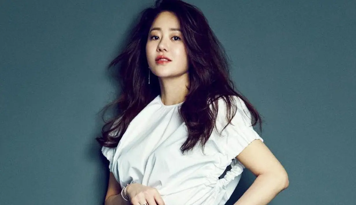 Setelah itu, muncul kabar jika Go Hyun Jung melakukan kekerasan kepada sutradara produksi yang berseteru dengannya. Namun kabar ini dibantah oleh pihak agensi Go Hyun Jung. (Foto: Allkpop.com)