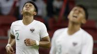 Bek Timnas Indonesia, Putu Gede, tampak kecewa saat melawan Singapura pada laga Piala AFF di Stadion Nasional, Singapura, Jumat (9/11). Singapura menang 1-0 atas Indonesia. (Bola.com/M. Iqbal Ichsan)